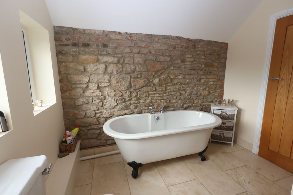 Family Bathroom- click for photo gallery